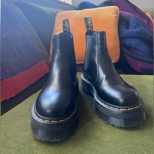 2976 Quad Smooth Leather Platform Chelsea Boots Docs Dr. Martens NWOT